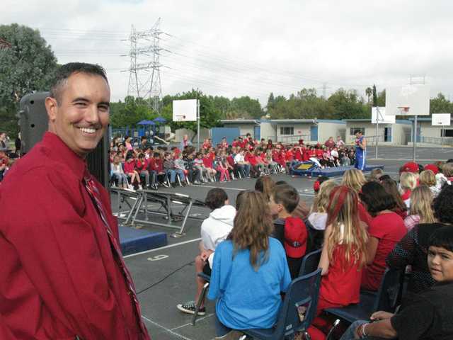 Rosedell Elementary Celebrates End Of Red Ribbon Week