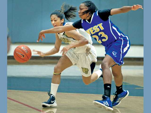 Coc Women S Basketball In Unfamiliar Territory