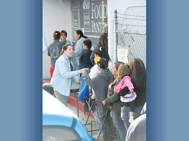 Scv Food Pantry Gives Out 400 Thanksgiving Turkeys