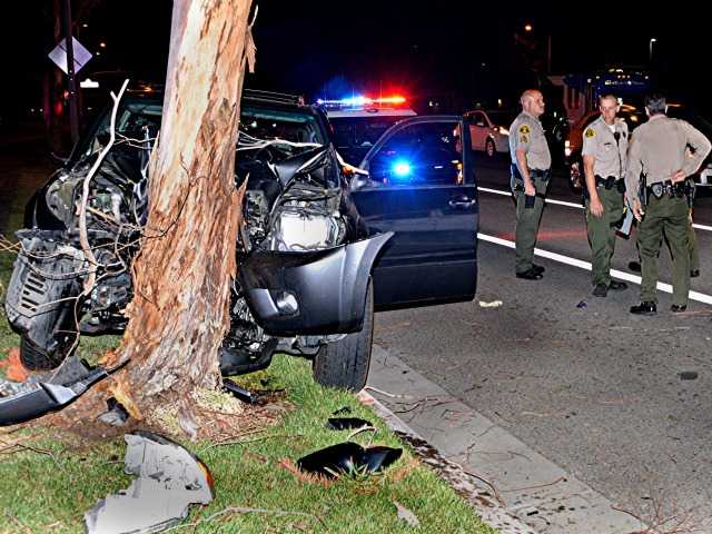One injured in car-vs.-tree crash in Valencia