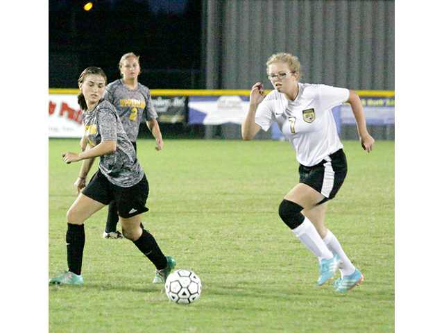 Lady Tigers pull Upperman's stingers Lady Tigers pull Upperman's stingers