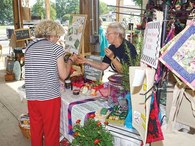 Top reasons to shop farmer's market Top reasons to shop farmer's market
