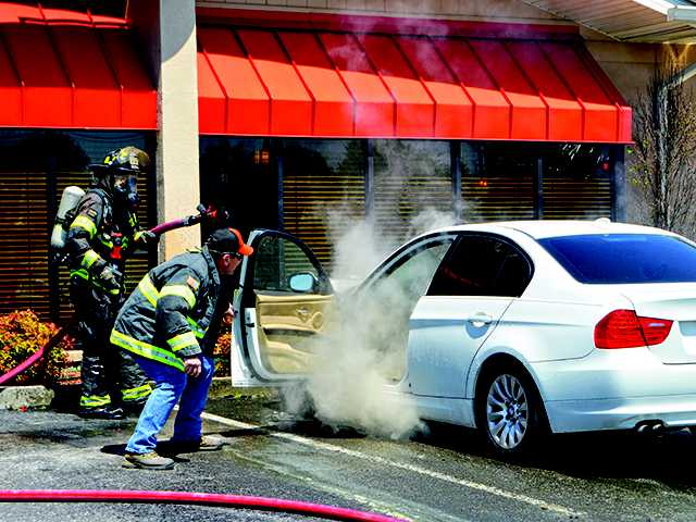 Car bursts into flames in Gondola parking lot Car bursts into flames in Gondola parking lot