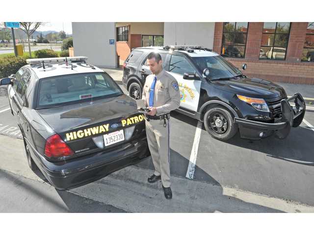 Law Enforcement Replaces Iconic Crown Vics With High Tech Suvs California Highway Patrol Officer Josh Greengard Stands With The Chp S Iconic Ford Crown Victoria Police Interceptor